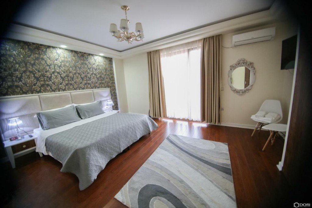 Dhoma elegante në Vila Adel Boutique